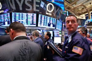 Lee más sobre el artículo Los futuros de las acciones estadounidenses caen tras el fin de la racha alcista del S&P 500