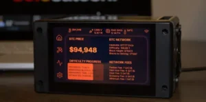 El esperado mini ASIC Bitaxe Touch de Bitcoin sale hoy al mercado